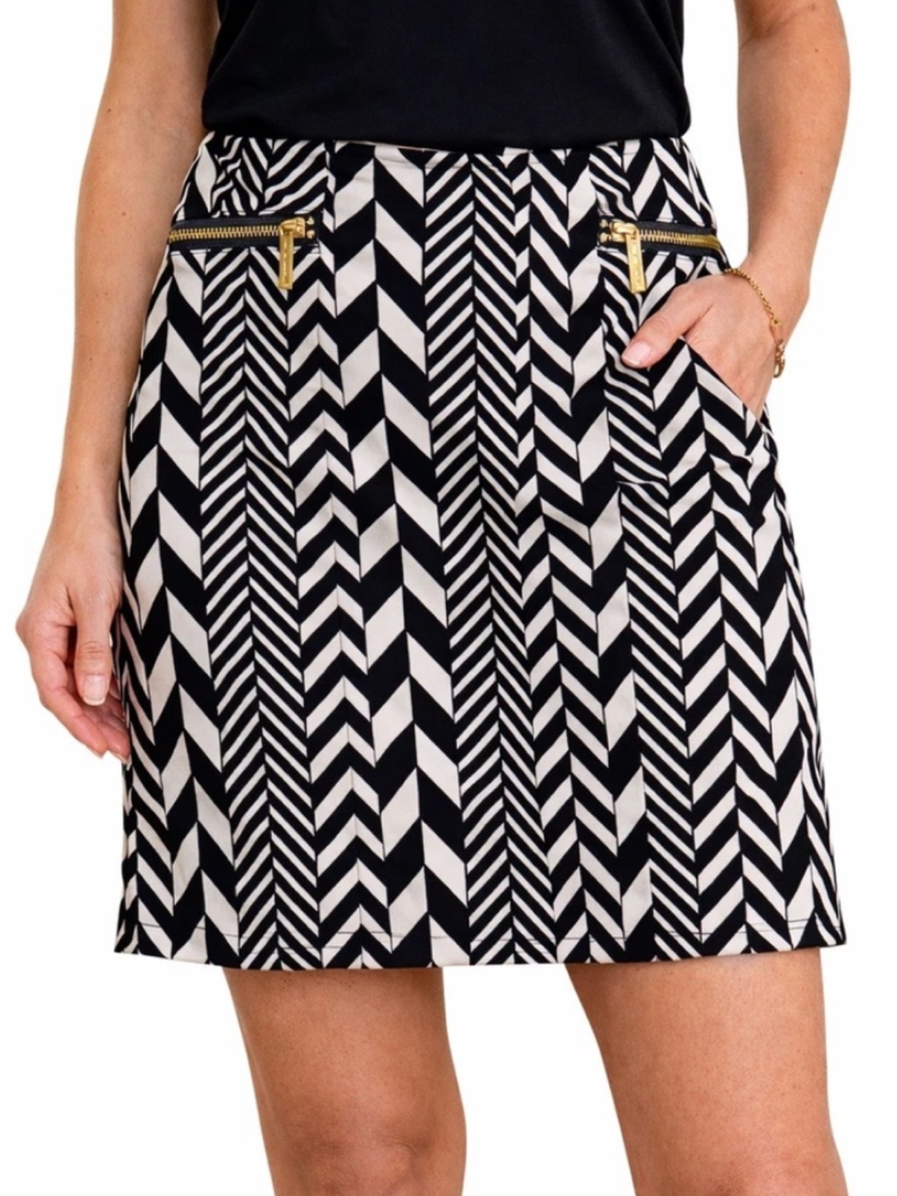 Michael Michael Kors Black & White Chevron A-Line Skirt with Gold Zippers. Sz 8